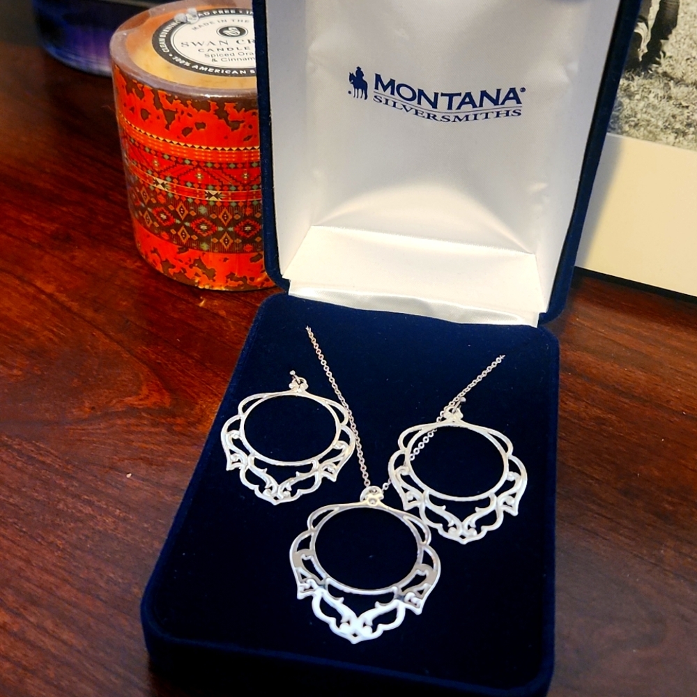 Montana silver necklace and earrings set